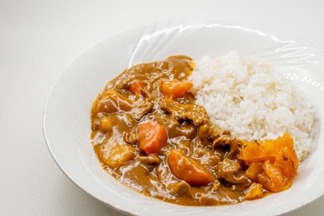 寝る前にカレーライスを食べると太る？痩せる？ヘルシーな食べ方とは