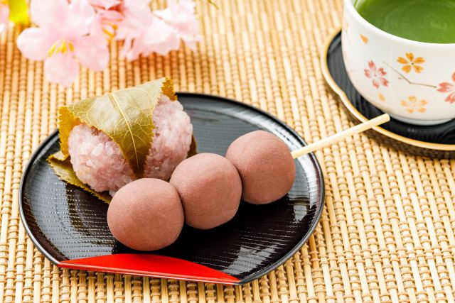 寝る前に和菓子を食べても大丈夫？太るかどうか&睡眠に与える影響