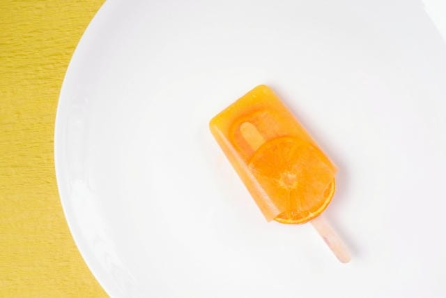 寝る前にガツンとみかんを食べても大丈夫？夜に食べる際の注意点