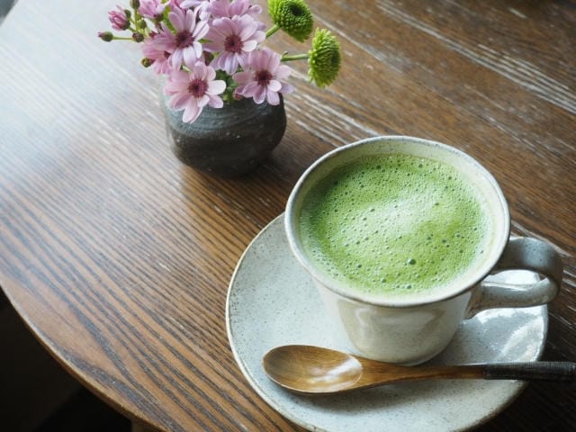 寝る前に抹茶ラテを飲むと太る？痩せる？カフェインや利尿作用に注意