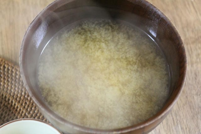 寝る前の味噌汁は具なしのほうがいい？メリットや飲み方のコツ
